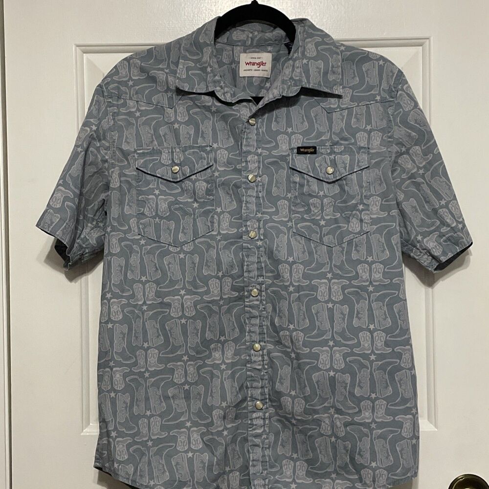 Wrangler Cowboy Wash Short Sleeve Pearl Snap Blue Cowboy Boot Print Shirt Sz M